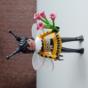 Yours NEW🌟  Bee girl